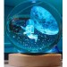 Dekoratif Uçan Astronot Tasarımlı Ahşap Altlıklı Işıklı Cam Küre Cam:6Cm Ahşap:2Cm