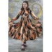 Kız Çocuk Göğsü Fırfırlı Bileği Manşetli Kamuflaj Desenli Pudra Elbise