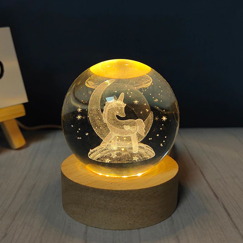 Dekoratif Ay Içinde Unicorn Tasarımlı Ahşap Altlıklı Işıklı Cam Küre Cam:6Cm Ahşap:2Cm