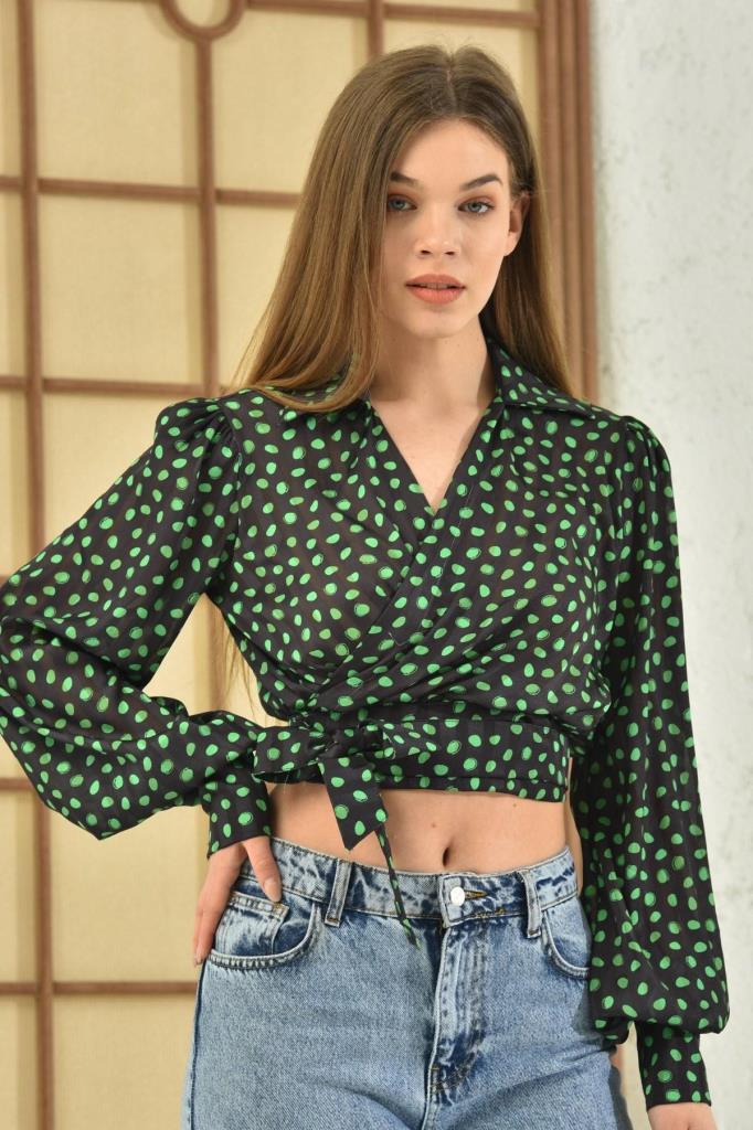 Gömlek Yaka Belden Bağlamalı Yeşil Puantiyeli Siyah Kadın Bluz