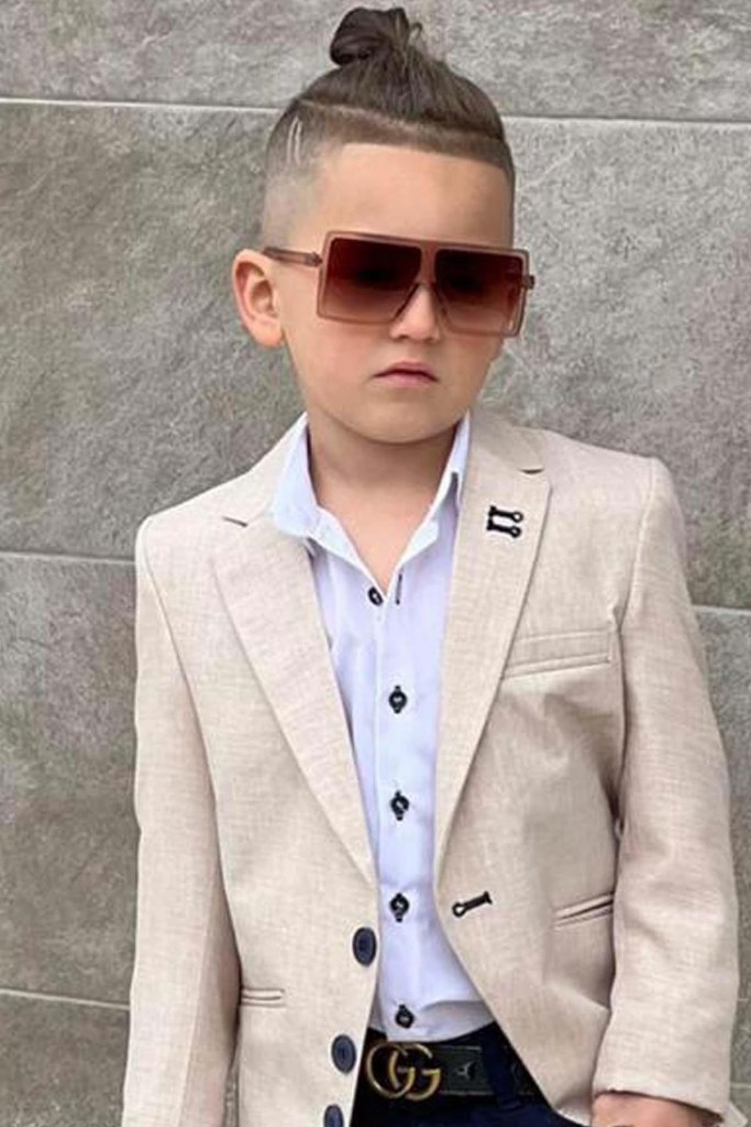 Erkek Çocuk Beyaz Gömlek Ve Lacivert Düğme Detaylı Asimetrik Kesim Krem Ceket