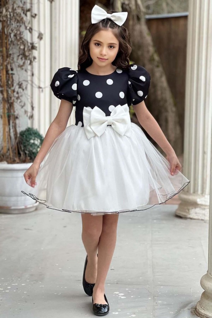 Kız Çocuk Balon Kollu Puantiyeli Eteği Kabarık Tüllü Fiyonk Detaylı Beyaz Elbise