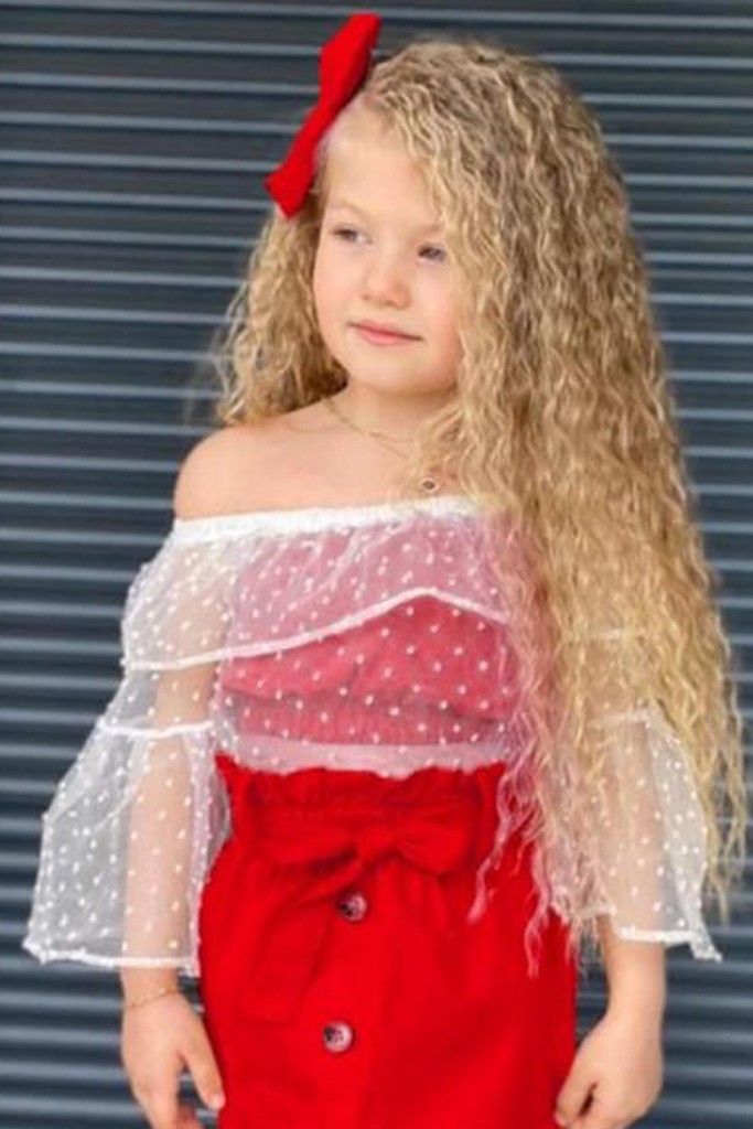 Kız Çocuk Düşük Omuzlu Transparanlı Madonna Yakalı Kırmızı Etekli Takım