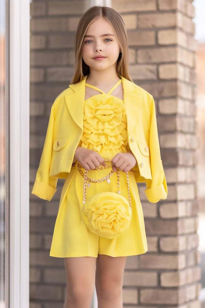Kız Çocuk Gül Detaylı İp Askılı Crop Ve Blazer Ceketli Sarı Şortlu Takım