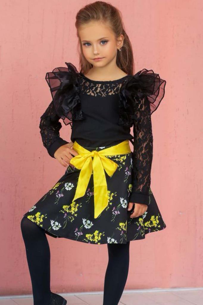 Kız Çocuk Kolları Güpür Ve Omzu Volanlı Bluz Ve Çiçek Desenli Sarı Kuşaklı Etekli Takım