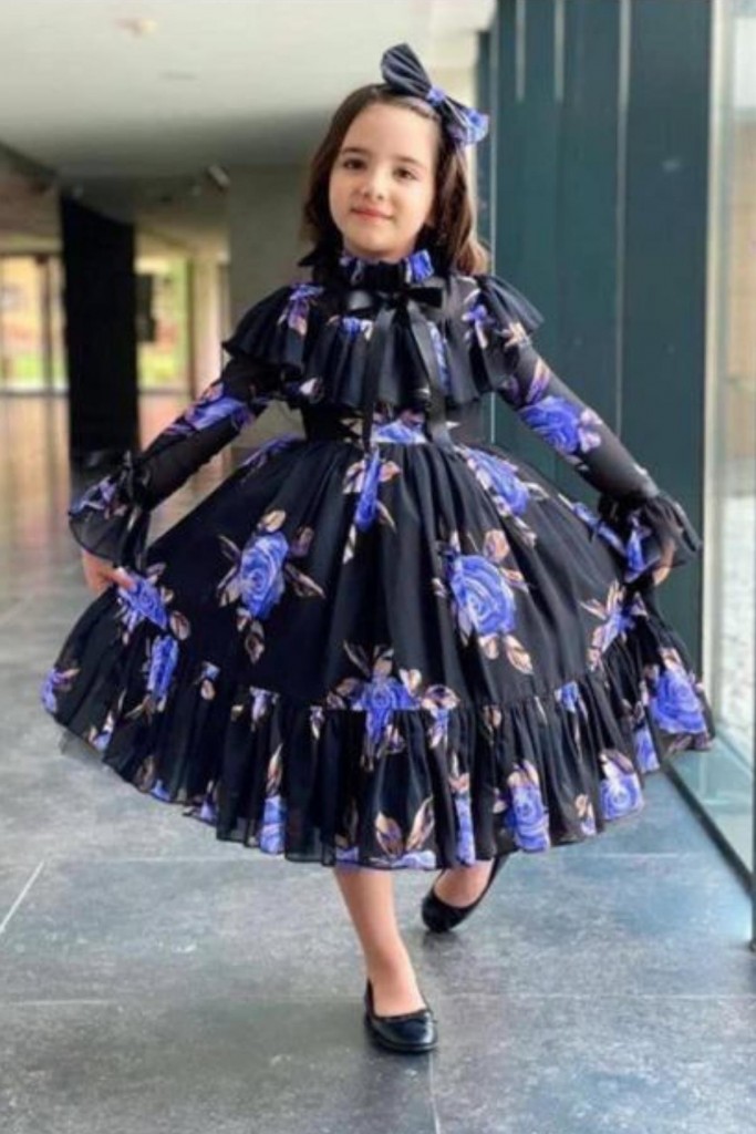 Kız Çocuk Kolları Transparan Ve Yakası Fırfırlı Üzeri Çiçek Desenli Piliseli Mor Elbise