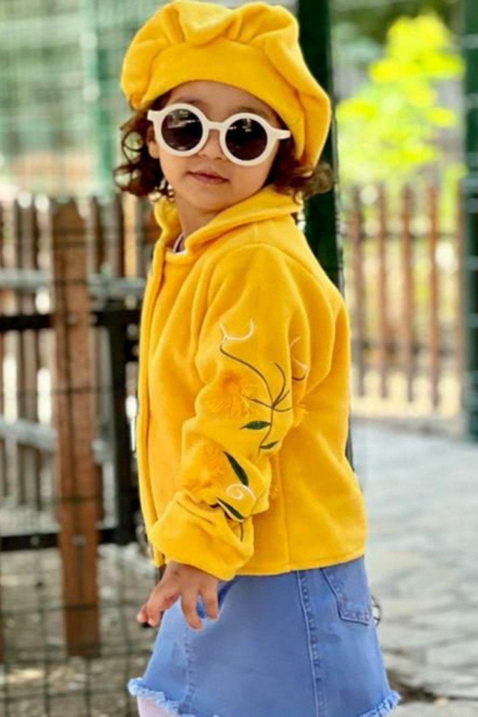 Kız Çocuk Nakış İşlemeli Polar Ceket Ve Kot Sarı Etekli Takım