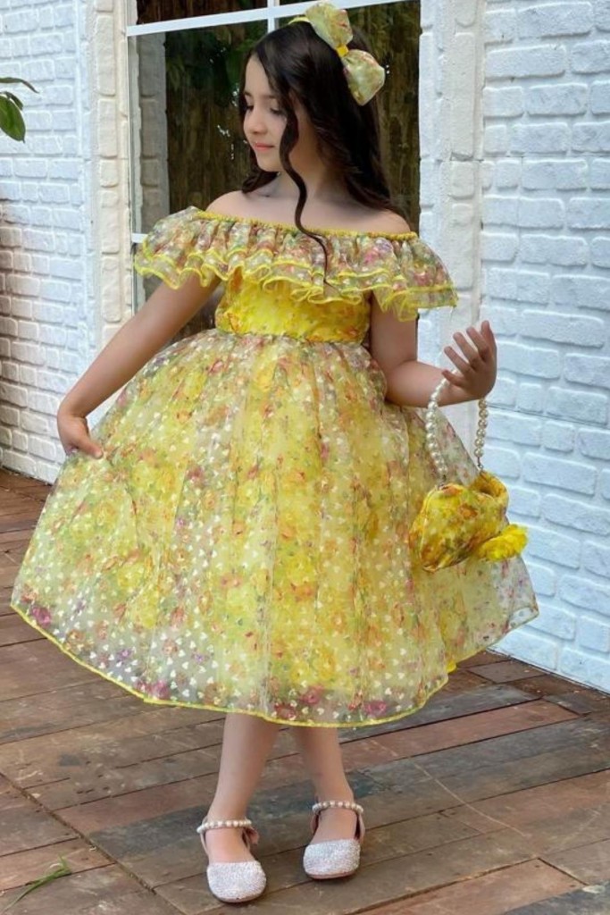 Kız Çocuk Yakası Fırfırlı Kayık Yaka Üzeri Çiçek İşlemeli Tüllü Sarı Elbise
