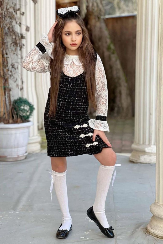 Kız Çocuk Yakası Ve Kolları Dantel İşlemeli Kareli Şanel Kumaş Siyah Elbise