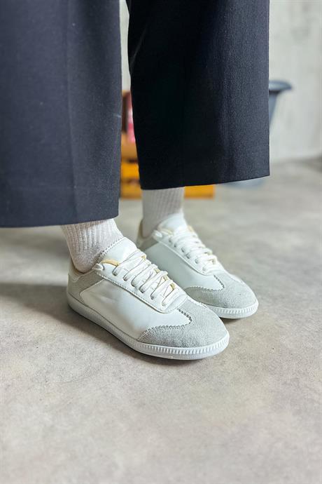 Markano Araz Beyaz Cilt Süet Detaylı Kadın Sneakers