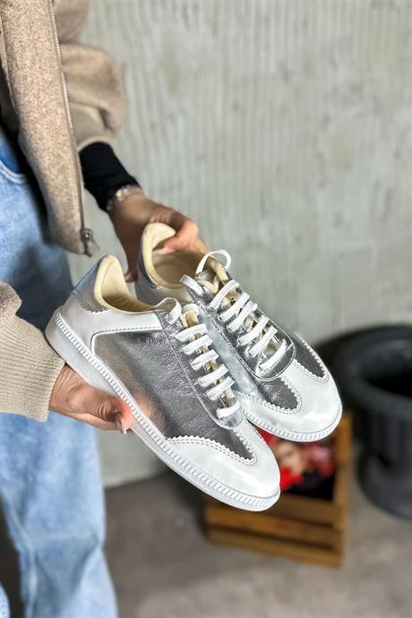 Markano Araz Gümüş Cilt Süet Detaylı Kadın Sneakers
