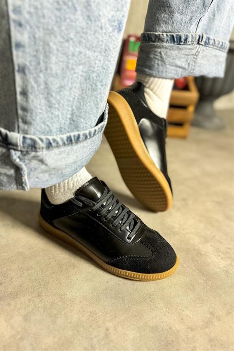 Markano Araz Siyah Cilt Süet Detaylı Kadın Sneakers