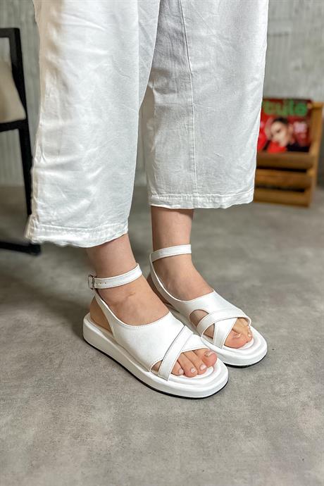 Markano Belax Beyaz Biyeli Kadın Sandalet