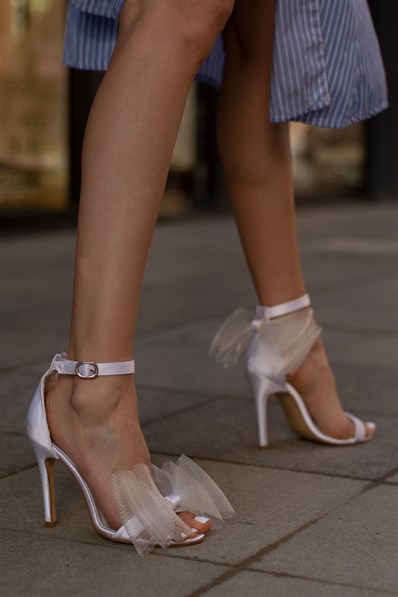 Markano Flores Beyaz Saten Fiyonklu Kadın Topuklu Ayakkabı