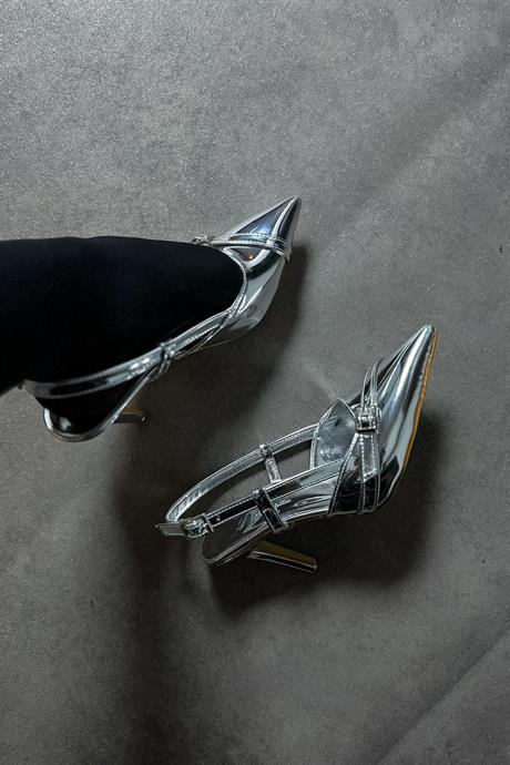 Markano Move Gümüş Rugan Toka Detaylı Kadın Topuklu Ayakkabı