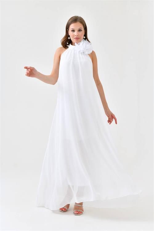 Neşeli Butik Kadın Beyaz Şifon Gül Detaylı Uzun Abiye Elbise Nbs9351 