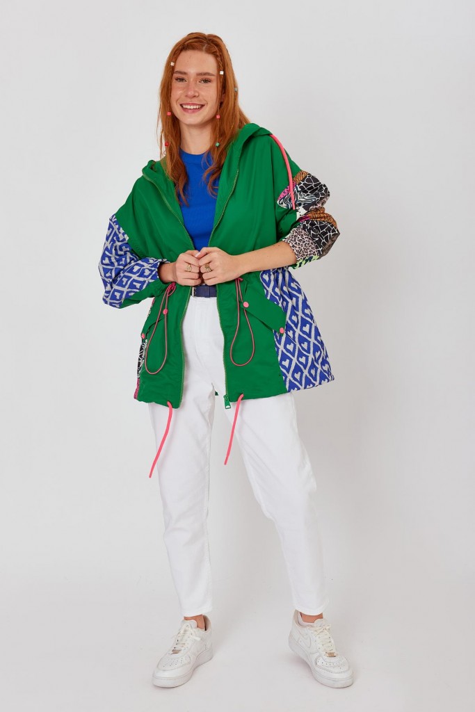Kadın Benetton Yeşili Zebra Patchwork Belden Ve Etekten Büzgülü Şapkalı Ceket Yağmurluk