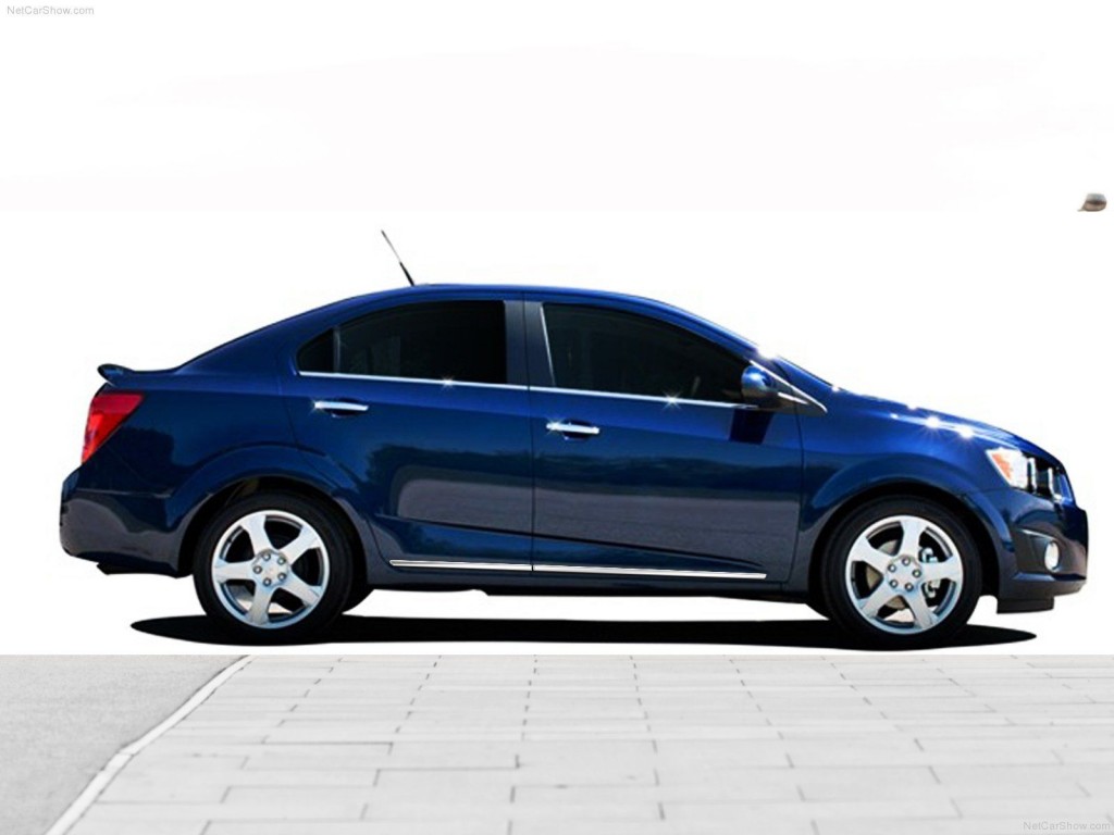 Chevrolet Aveo Uyumlu 2 Sedan Kapı Koruma Çıtası Krom 2011 Üzeri