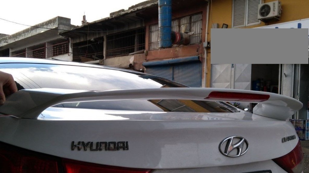Hyundai Elantra Uyumlu 2011-2015 Işıklı Spoiler Boyalı