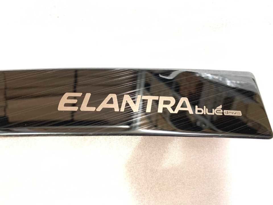 Hyundai Elantra Uyumlu 2016-2019 Konsol Kaplama 2 Parça ( Titanyum Çizgili Siyah)