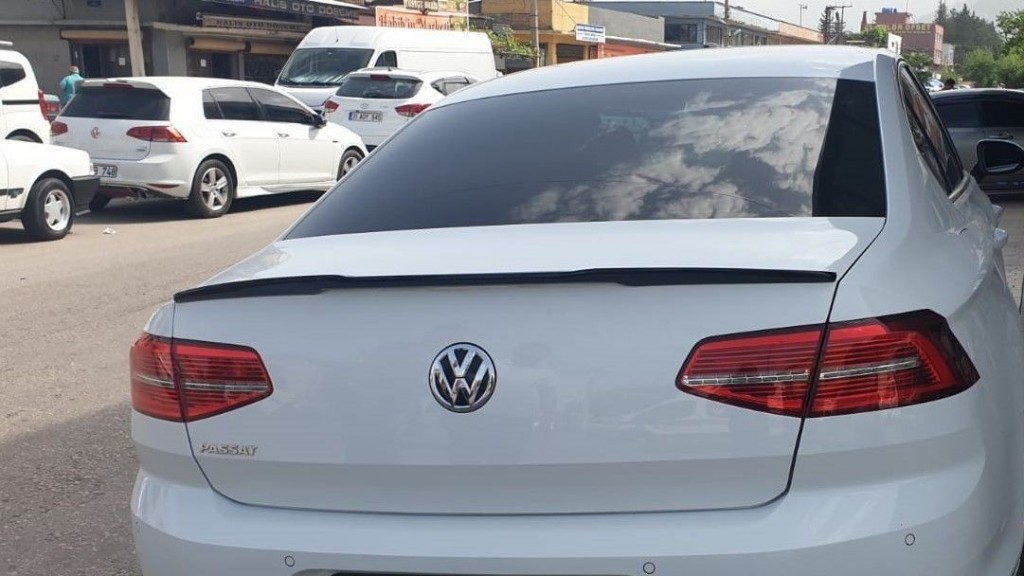 Volkswagen Passat Uyumlu B8 Yarasa Model Spoiler Boyalı