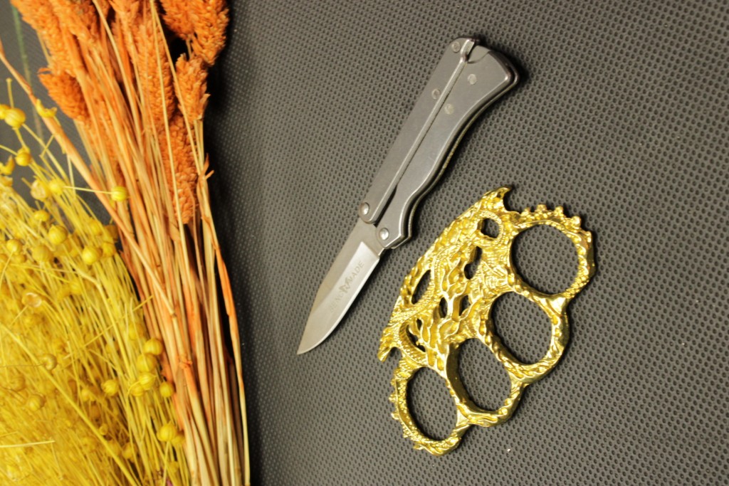 14 Cm Kalın Komple Çelik Bıçak Ve Gold Ejderha Figürlü Mustalı Set