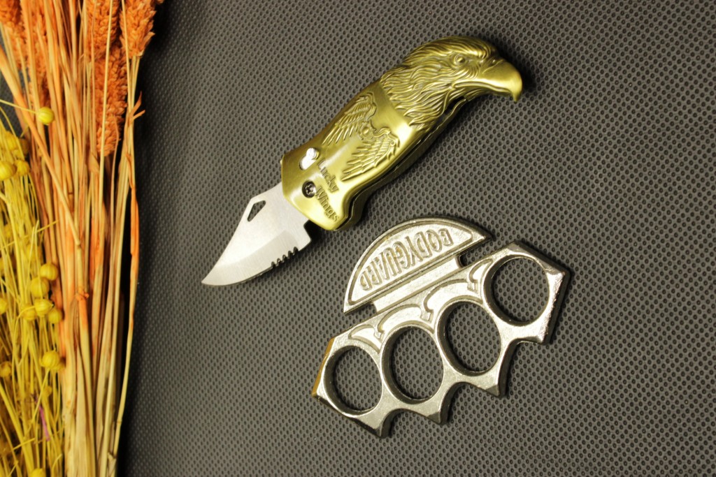 Kartal Figürlü Düğmeli Çakı Ve Gümüş Bodyguard Mustalı Set