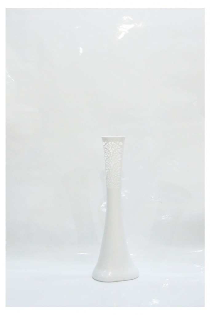 60 Cm Uzun Beyaz Delikli Desenli Köşe Masa Dal Çiçek Vazosu