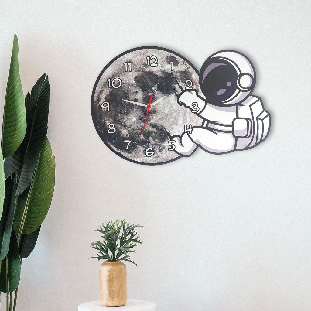 Cajuart Dekoratif Astronot Ve Ay Temalı Çocuk Odası Duvar Saati